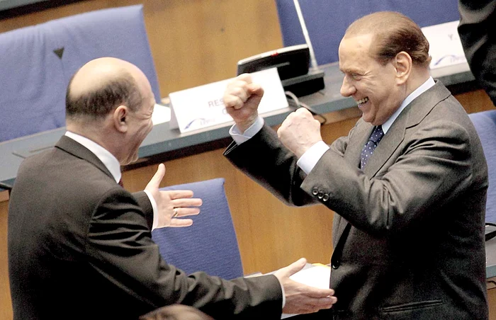 Băsescu şi Berlusconi, bucuroşi  să se reîntâlnească la Bruxelles 
