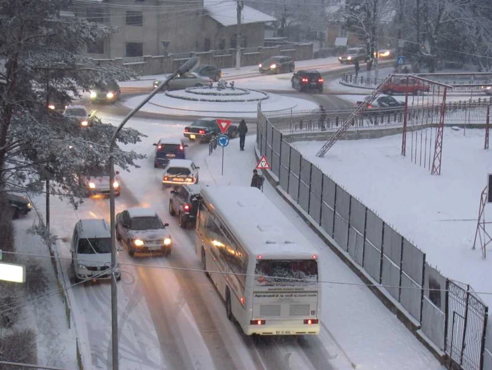 Zăpada s-a depus peste Suceava