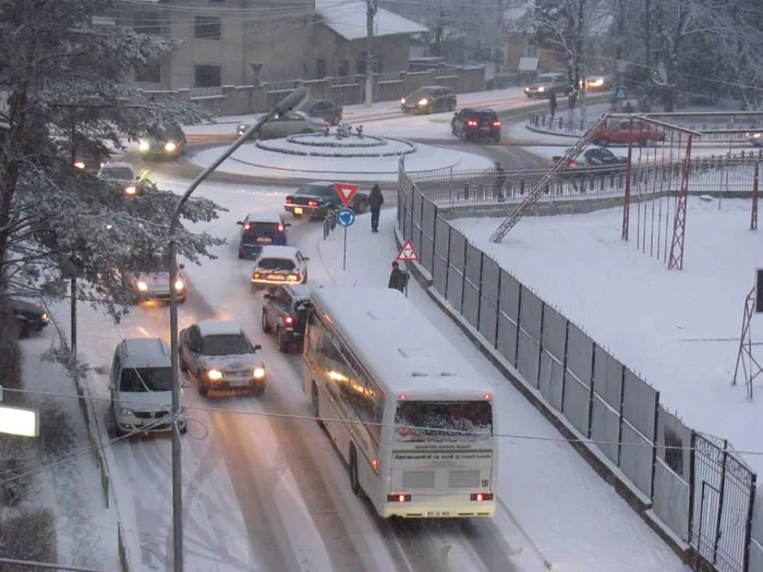 Zăpada s-a depus peste Suceava