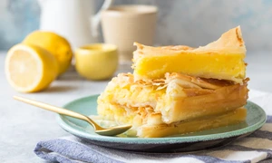 Placinta Bougatsa  Sursa foto shutterstock 1961595190 jpg