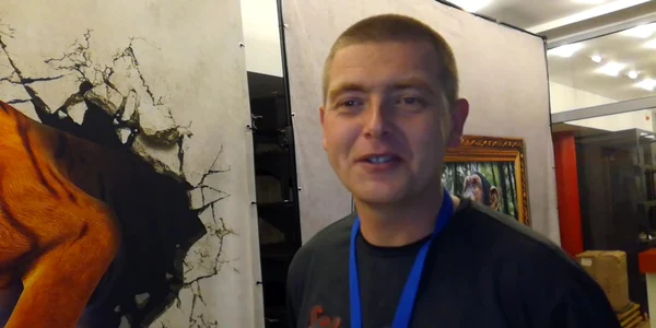 Adrian Filpişan, iniţiatorul conceputului unic al Muzeului Iluziilor din România, vorbind despre proiect la Vâlcea