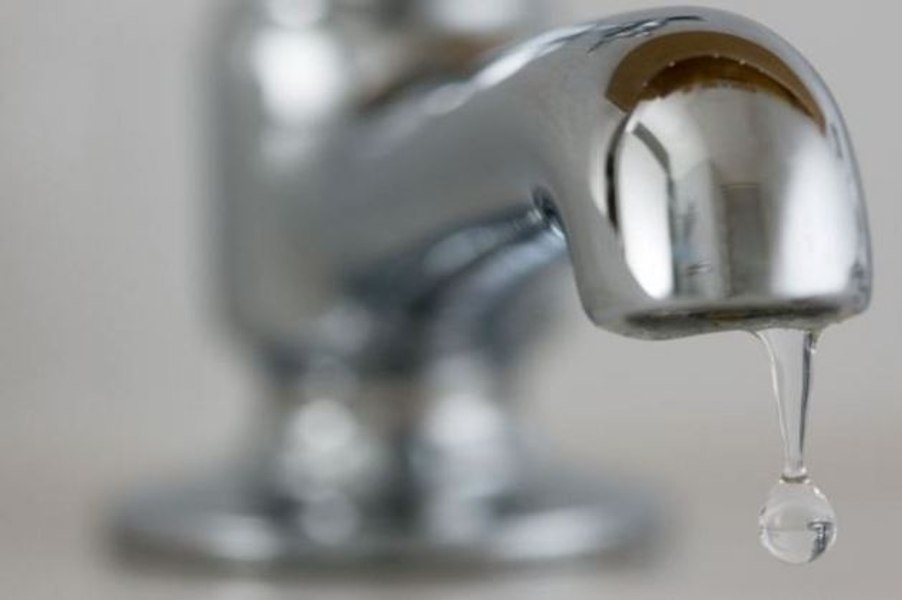 Val de ironii la Huși după ce s-a oprit apa rece. „Este oprită pentru că se umblă la preț din nou“