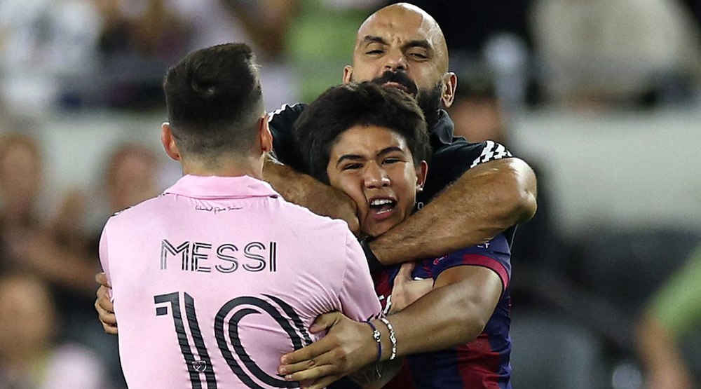 Garda de corp a lui Lionel Messi, luptător MMA și fost soldat în armata SUA, momente incredibile pe teren 
