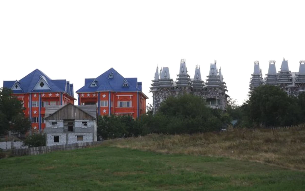 Comuna Grajduri este cunoscută pentru palatele ţigăneşti