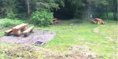 Drumul este acum loc de promenadă şi picnic. FOTObzb.ro