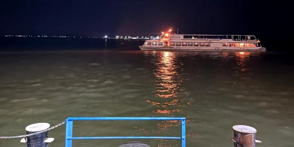 Navă pasageri refugiati FOTO ISU delta Tulcea
