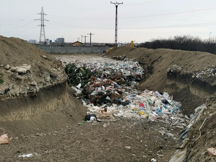 Groapă de gunoi ilegală în Timişoara FOTO Ş.Both