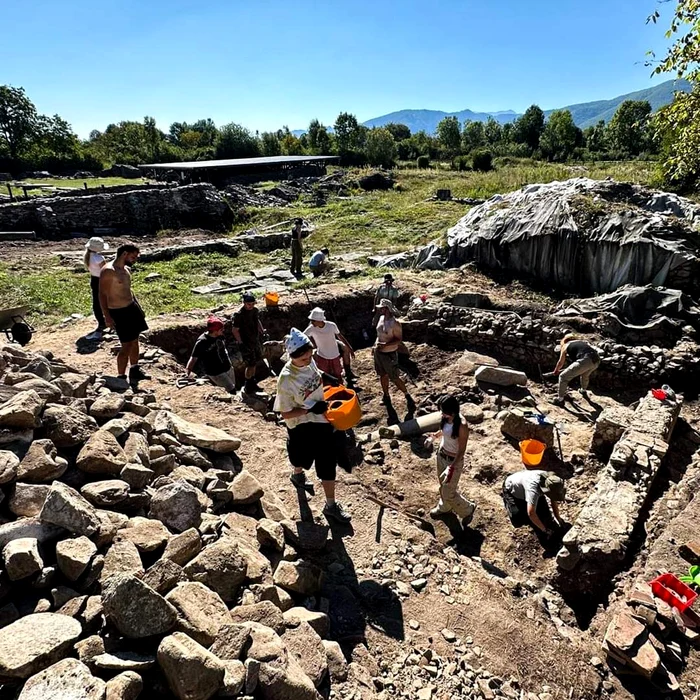 Săpături arheologice la edificiile zeilor palmirieni din Ulpia Traiana Sarmizegetusa (foto: MNIR)