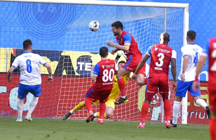
    Chindriș a marcat, cu capul, golul de 2-1 pentru BotoșaniFOTO: Sportpictures.eu  