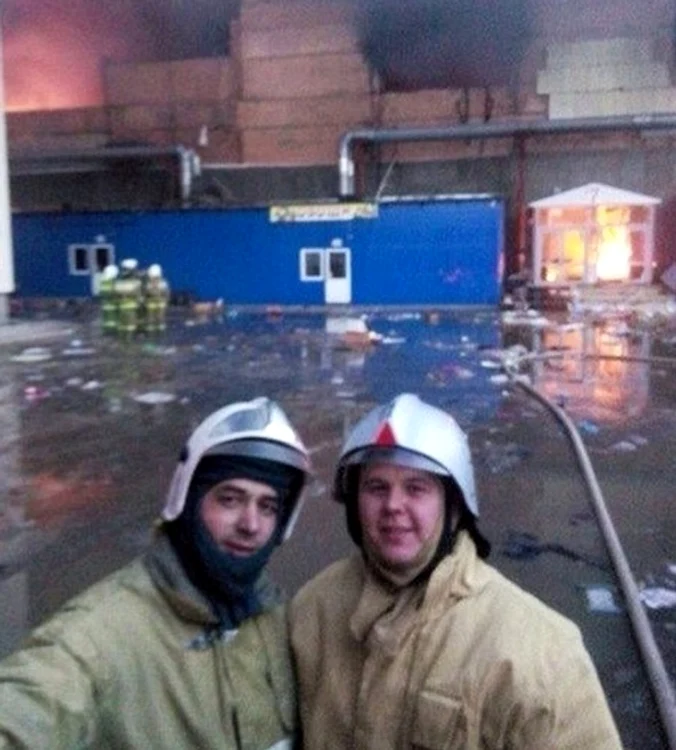 
    Cei doi pompieri au declanșat o anchetă internă în cadrul Ministerul pentru Situaţii de Urgenţă din Tatarstanfoto: Facebook  