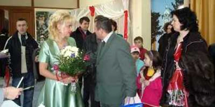 Cei care şi-au unit destinele de Ziua Îndrăgostiţilor au primit din partea Primăriei un cadou surpriză