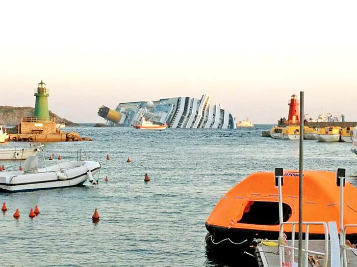 Oamenii legii sunt de părere că Schettino a încercat să facă paradă şi să treacă foarte aproape de insulă