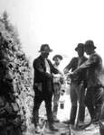 Munţii Apuseni. Intrarea minerilor în galerii. Fotografie din perioada interbelică, de Bazil Roman (© iMAGO Romaniae)