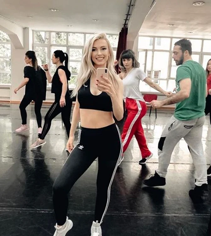Andreea Bălan și-a revăzut echipa de dans
