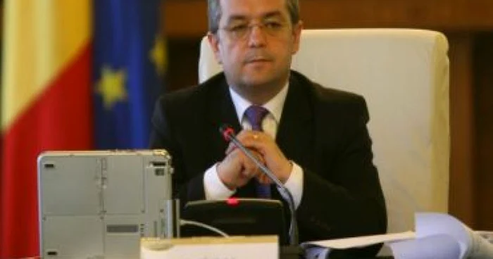 Boc: În trimestrul al patrulea se opreşte căderea economică