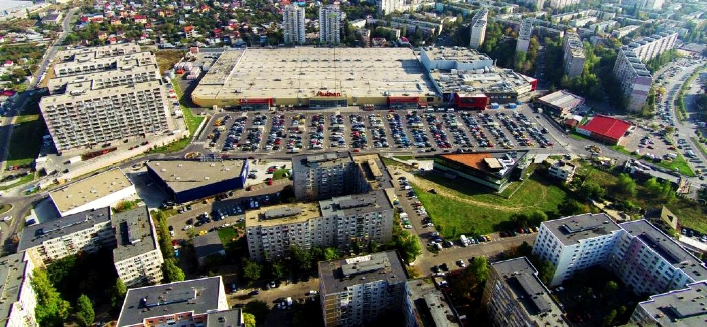 Auchan Titan Shopping Center se află într-o zonă cu peste 370.000 de locuitori, fiind vizitat zilnic de 33.000 de oameni   FOTO NEPI