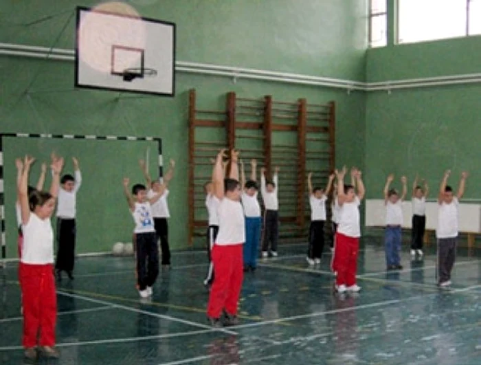 
    Ministrul educaţiei, Ecaterina Andronescu, a declarat, marţi, 19 februarie, că 600 de milioane de lei vor fi alocate pentru rechizite, pentru întreg anul şcolar, şi vouchere pentru echipament sportiv, respectiv „costum de trening şi adidaşi”FOTO: Click!  