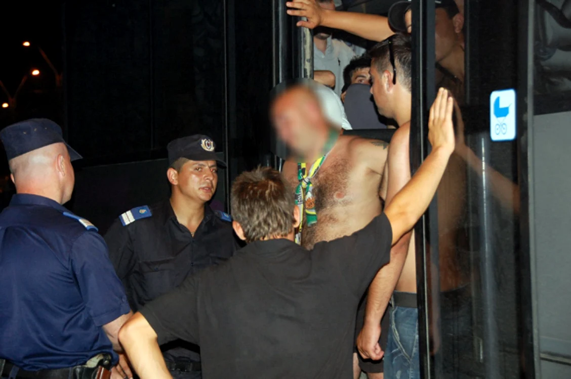 Cinci dintre suporteri au fost reţinuţi de forţele de oridine FOTO:arhiva adevarul