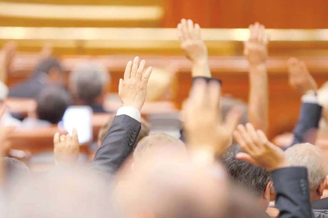 Parlamentarii au decis că merită la bătrâneţe între 1.500 şi 4.600 de lei pe lună pentru «serviciile» aduse ţării