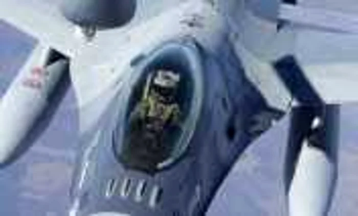 Avioana F16 alimentate in zbor FOTO Fortele Aeriene Romane/Facebook 