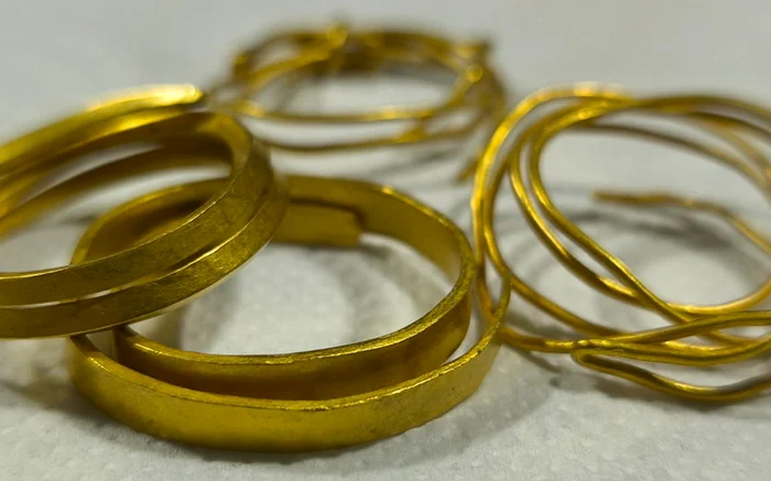 Brățări de aur FOTO: FB/George Ştefan Andreescu