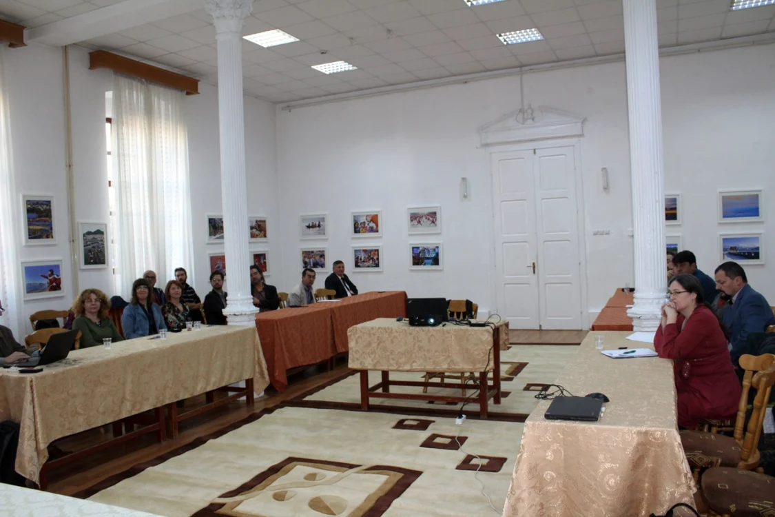 Simpozionul se desfăşoară la Muzeul Judeţean de Istorie