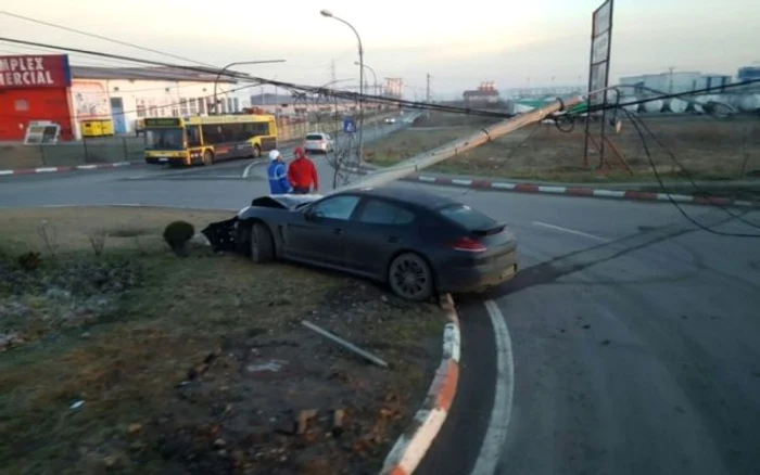 În zona sensului giratoriu din dreptul supermarketului Metro s-au produs zeci de accidente grave