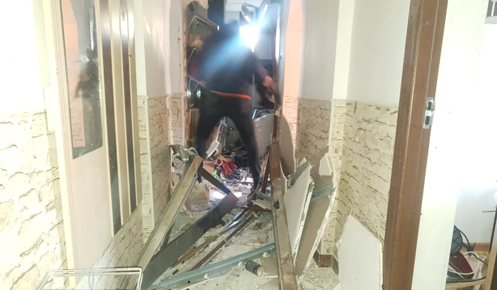 Explozie într-un bloc din Galați FOTO: ISU Galați