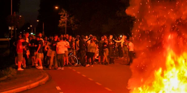 Olandezii au protestat faţă de afganii evacuaţi FOTO Twitter