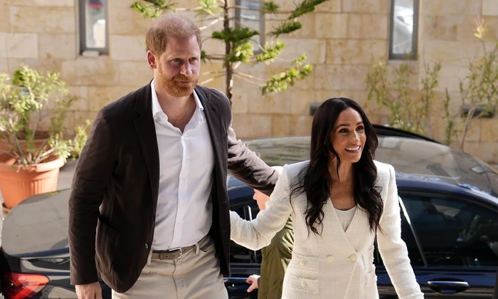 Prințul Harry și Meghan Markle în costum alb în Iordania   profimedia 1078068333 jpg