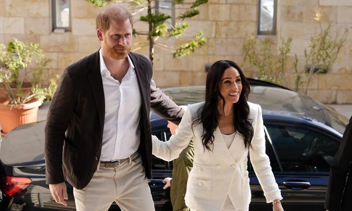 Prințul Harry și Meghan Markle în costum alb în Iordania   profimedia 1078068333 jpg