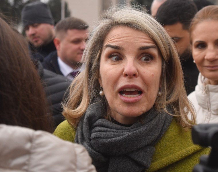 Cristela Georgescu, acuzații după decizia de prelungire a arestului pentru Călin Georgescu: „Abuzuri în avalanșă, tortură psihologică” 