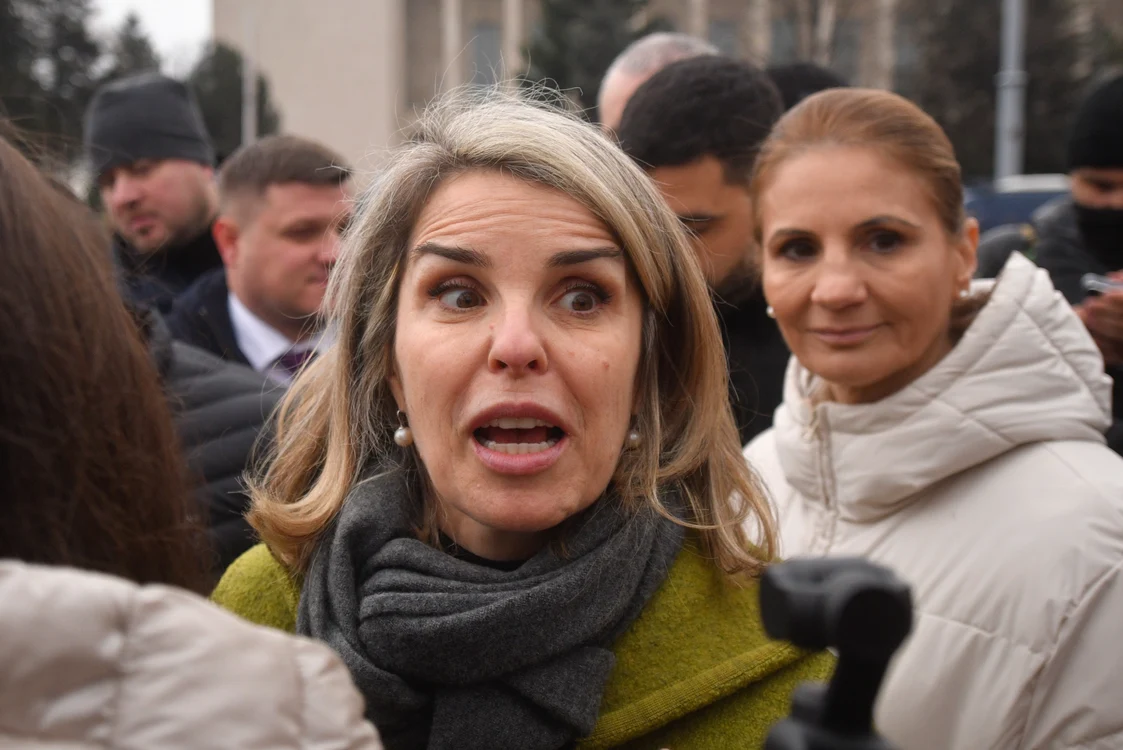Banii nu au putut fi justificați de Cristela Georgescu. FOTO: Mediafax