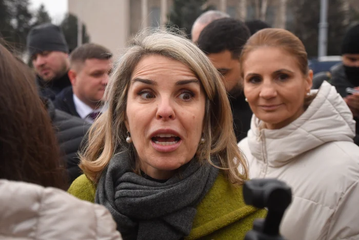 Cristela Georgescu, deranjată de fani: „Evitați să cântați în fața porții, să bateți în gard și să strigați insistent”