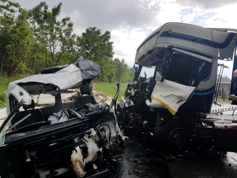 Dubiţă spulberată de un TIR. FOTO ISU Suceava