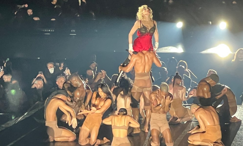 Brazilienii se pregătesc pentru un concert „istoric” al Madonnei pe plaja Copacabana | VIDEO