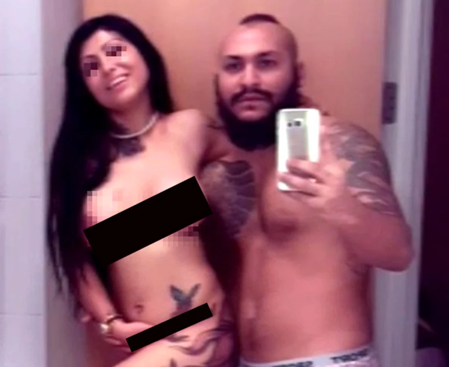 
    Înainte să o plaseze altora, Dani a testat-o el pe Elena şi a fotografiat-o goală  Foto: arhivă personală  