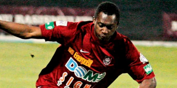 Yssouf Kone (stânga) este vedeta CFR-ului şi a echipei Burkina Faso 