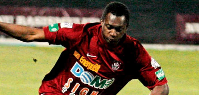 Yssouf Kone (stânga) este vedeta CFR-ului şi a echipei Burkina Faso