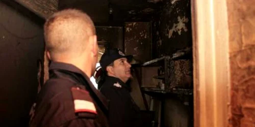 NEAMŢ: Incendiu într-un bloc de pe Dacia din Piatra Neamţ