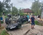 Victimele dintr-un autoturism răsturnat ajutate de sportivii ISU Vâlcea care se îndreptau spre o competiţie Foto ISU Vâlcea