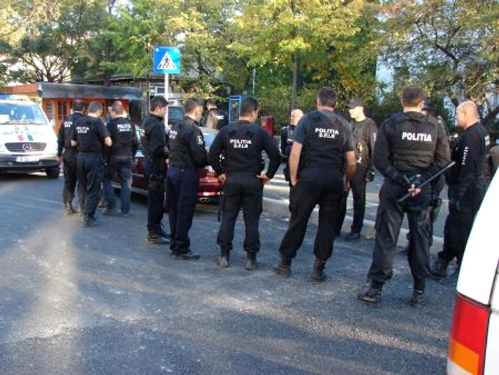 Suspecţi căutaţi îngropau oamenii de vii