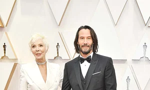 Keanu Reeves a venit la braţ cu mama Patricia jpeg