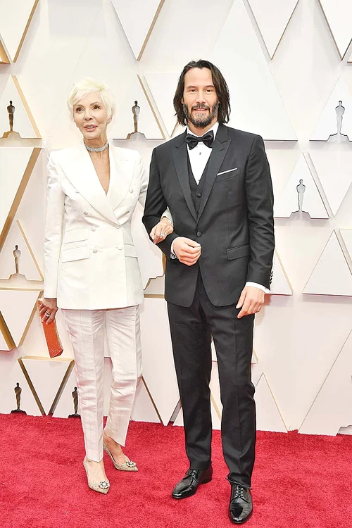 Keanu Reeves a venit la braţ cu mama Patricia