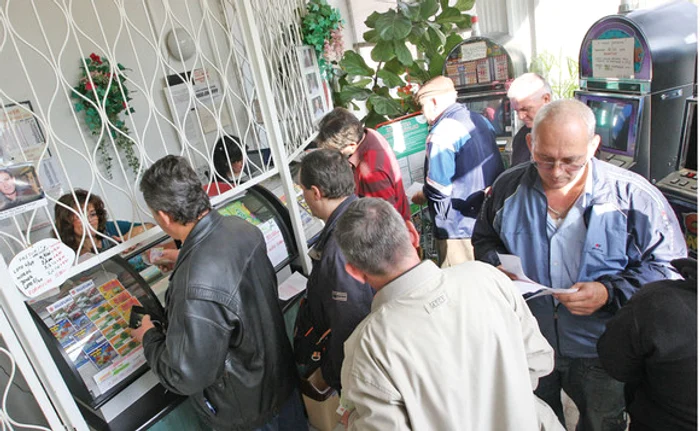 Românii nu vor mai avea voie să se înghesuie în agențiile Loteriei