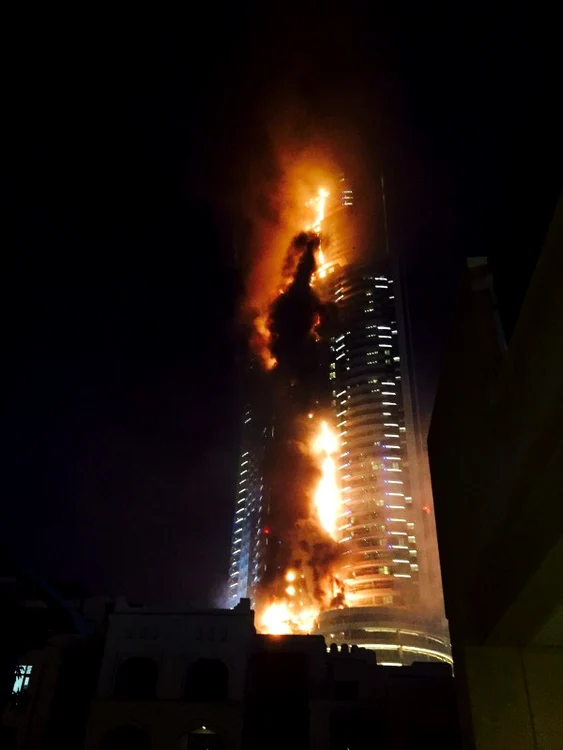 Hotelul The Address Downtown, cuprins de flăcări