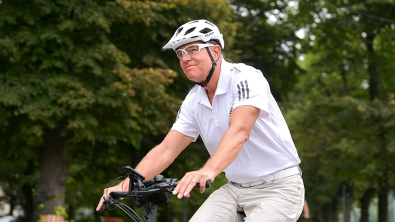 Klaus Iohannis a fost însoțit de mai mulți angajați SPP și ei tot pe bicicletăSursa foto: Presidency.ro