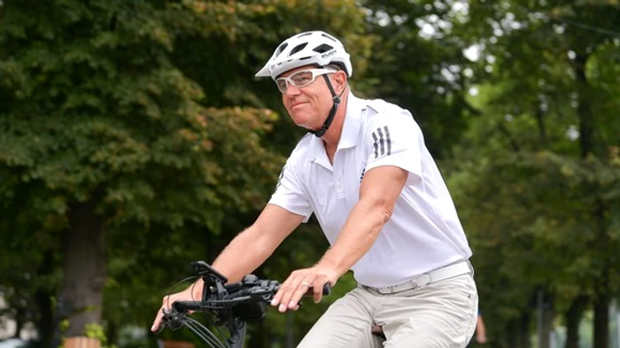 Klaus Iohannis a fost însoțit de mai mulți angajați SPP și ei tot pe bicicletăSursa foto: Presidency.ro