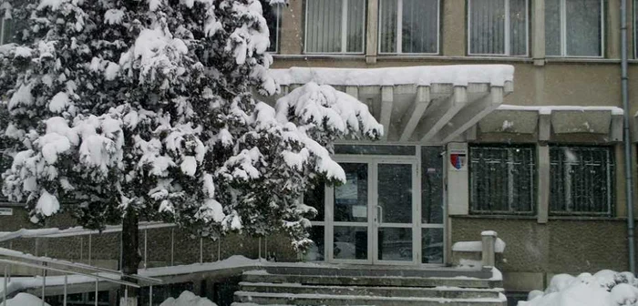 Politistii il supecteaza pe un tanar de 30 de ani ca fiind autorul faptei FOTO Adevarul