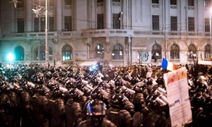 Cu cagule şi bastoane vine duma jpeg